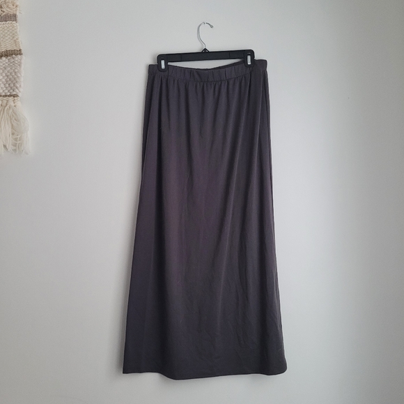 Long Uniqlo skirt - Picture 1 of 3